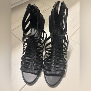 Simply Vera Vera Wang Black Strappy Heels